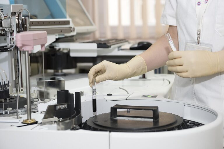 Vyšetřování v Olomouci: Podezření z neoprávněné implantace srdečních přístrojů