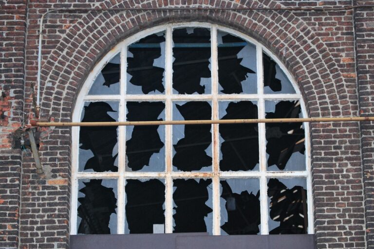 Vlna násilí proti synagogám: Žhářský útok v Rotterdamu