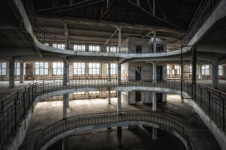 Tajemné krásy opuštěných míst nabízejí dobrodružství a historii