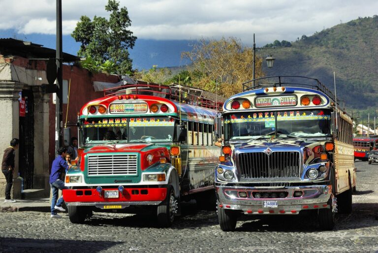 Dobrodružství v Guatemale: Chicken bus jako okno do místní kultury