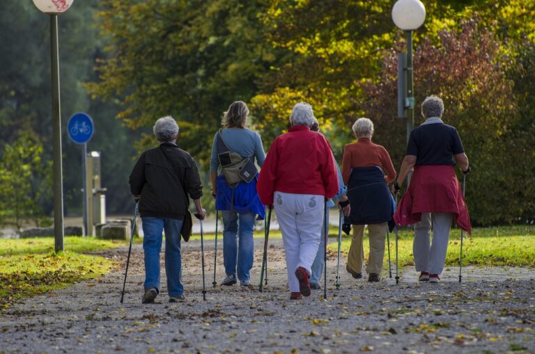 Poznejte tajemství nordic walking, populárního sportu pro každého