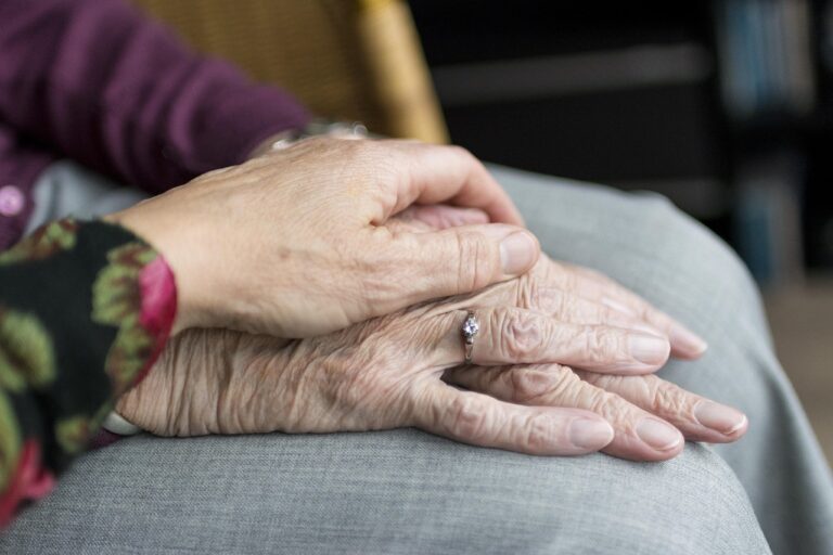 Stárnutí populace zatěžuje český rozpočet: Výzvy v sociální péči do roku 2050