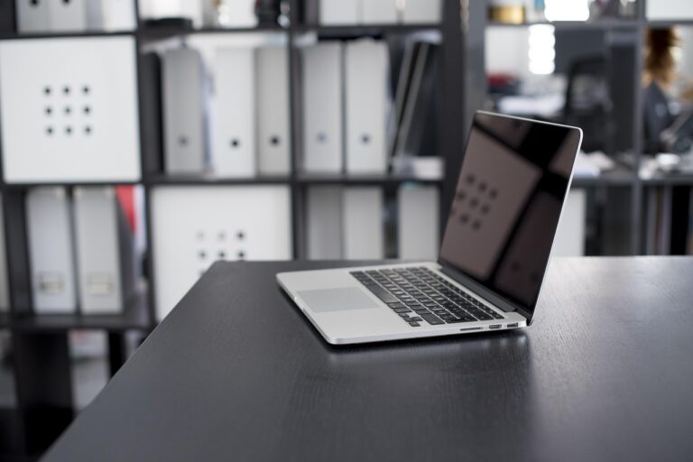 SpaceX ohlásila výrazné snížení ztráty a růst tržeb díky Starlinku a AI
